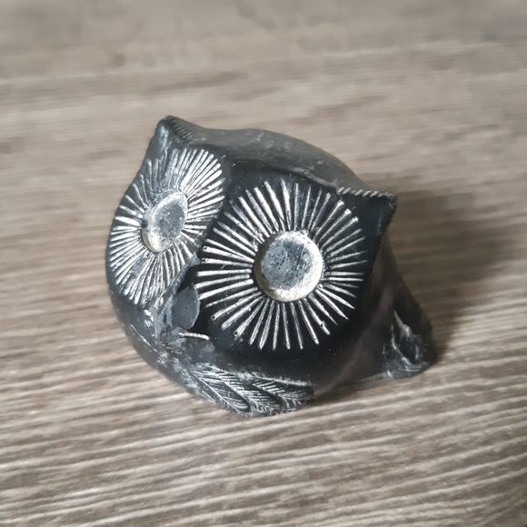 Soapstone carved Owls. Handmade  A Wolf Original Made in Canada - Picture 5 of 8